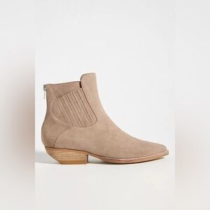 NWOT Silent D Puly Suede Boots Taupe Tan Size 38/7 US